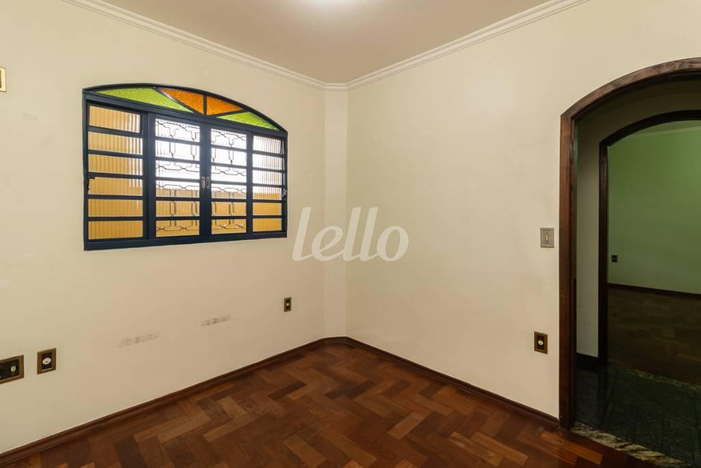 15 QUARTO 1 de Casa à venda, sobrado com 350 m², 4 quartos e 4 vagas em Vila Carrão - São Paulo