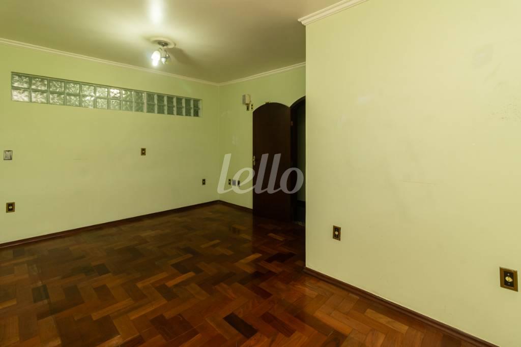 10 SUITE de Casa à venda, sobrado com 350 m², 4 quartos e 4 vagas em Vila Carrão - São Paulo