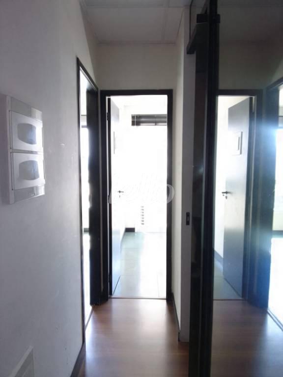 CORREDOR de Sala / Conjunto para alugar, Padrão com 132 m², e 3 vagas em Barra Funda - São Paulo