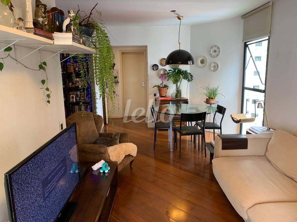 SALA de Apartamento à venda, Padrão com 100 m², 3 quartos e 2 vagas em Indianópolis - São Paulo