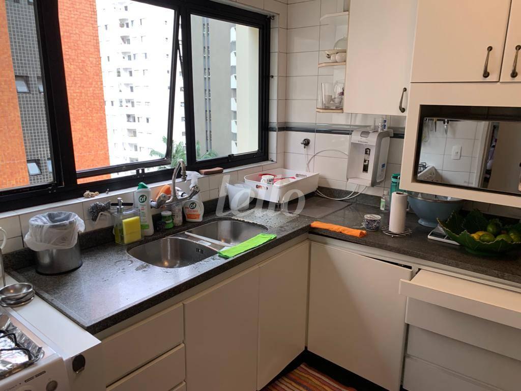 COZINHA de Apartamento à venda, Padrão com 100 m², 3 quartos e 2 vagas em Indianópolis - São Paulo
