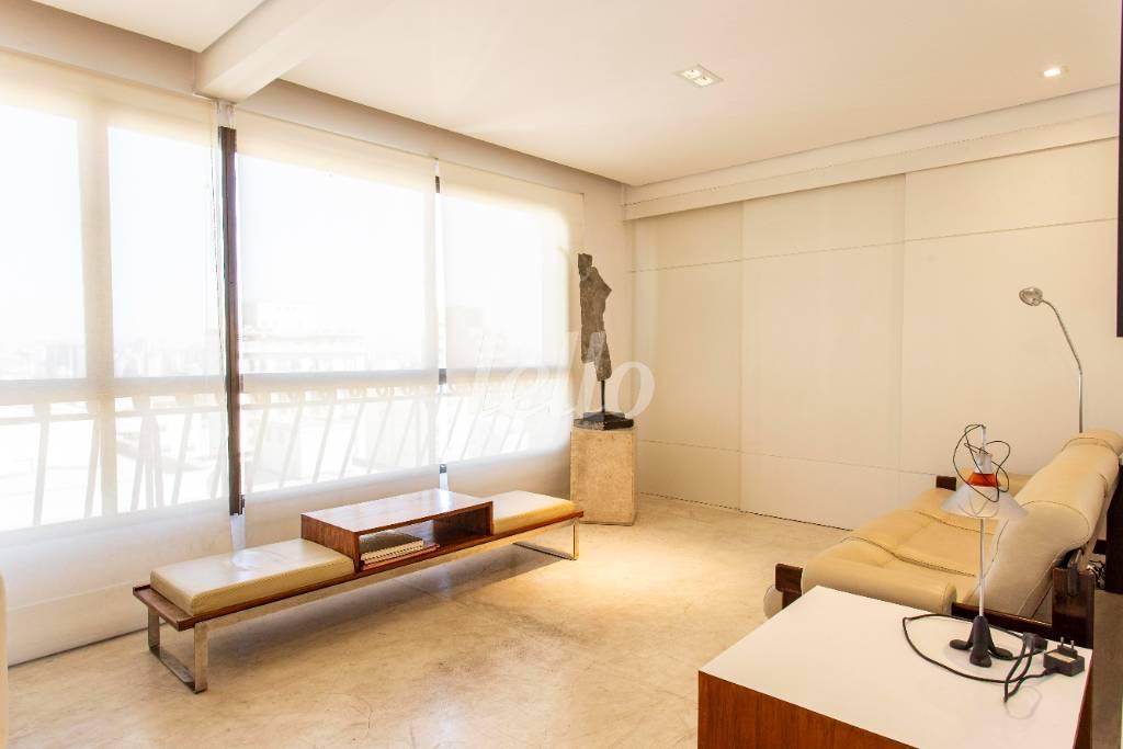 SALA de Apartamento para alugar, Padrão com 120 m², 3 quartos e 2 vagas em Jardim Paulista - São Paulo