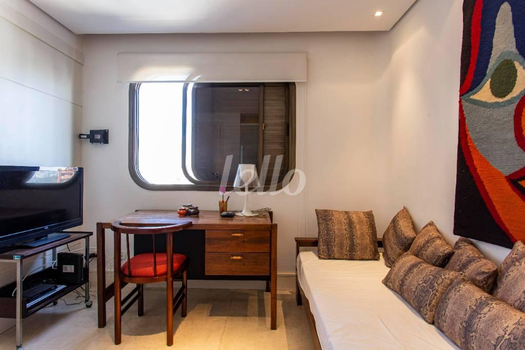 DORMITÓRIO de Apartamento para alugar, Padrão com 120 m², 3 quartos e 2 vagas em Jardim Paulista - São Paulo