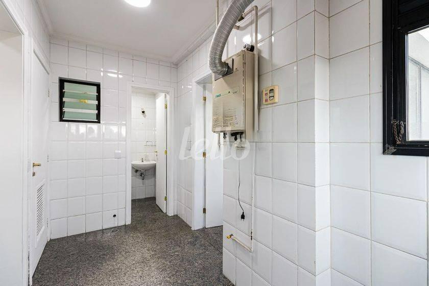 AREA DE SERVIÇO de Apartamento para alugar, Padrão com 120 m², 4 quartos e 4 vagas em Vila Gomes Cardim - São Paulo