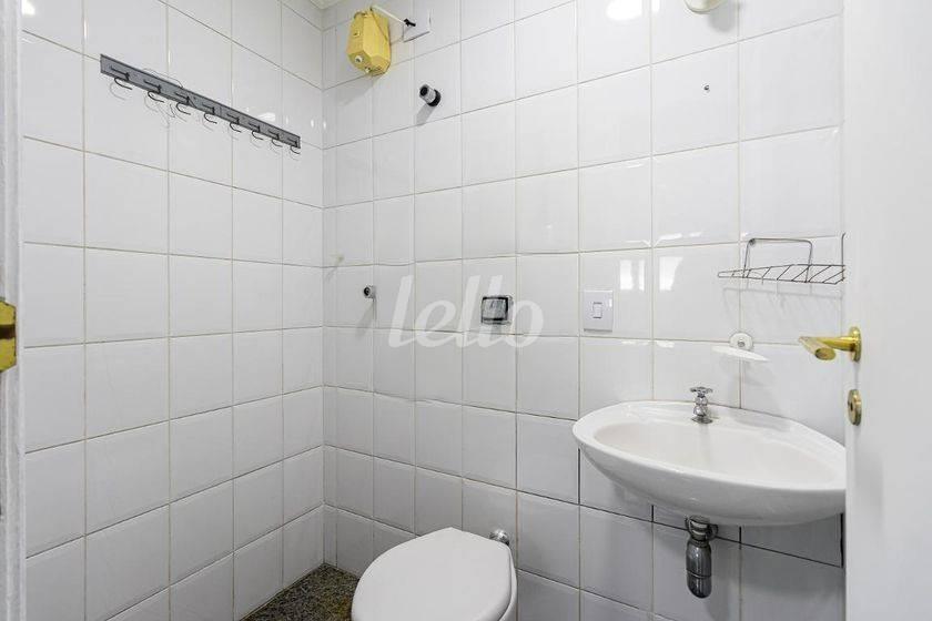 BANHEIRO DE SERVIÇO de Apartamento para alugar, Padrão com 120 m², 4 quartos e 4 vagas em Vila Gomes Cardim - São Paulo