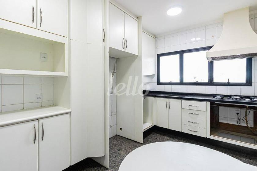 COZINHA de Apartamento para alugar, Padrão com 120 m², 4 quartos e 4 vagas em Vila Gomes Cardim - São Paulo
