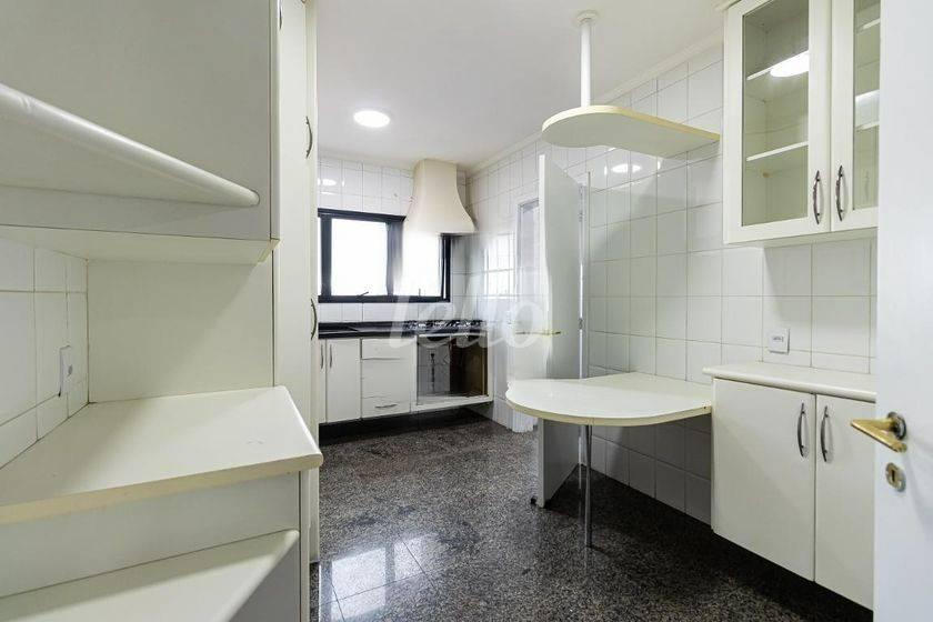 COZINHA de Apartamento para alugar, Padrão com 120 m², 4 quartos e 4 vagas em Vila Gomes Cardim - São Paulo