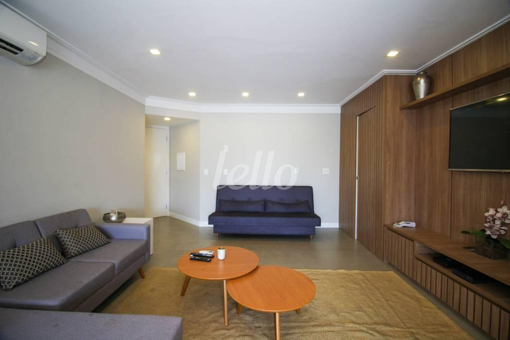SALA de Apartamento para alugar, Padrão com 84 m², 2 quartos e 1 vaga em Itaim Bibi - São Paulo
