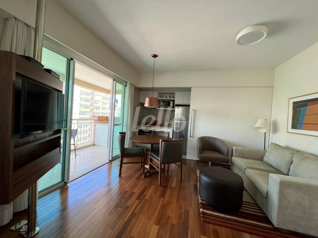 SALA /  COZINHA / VARANDA de Apartamento para alugar, Padrão com 60 m², 2 quartos e 1 vaga em Bela Vista - São Paulo