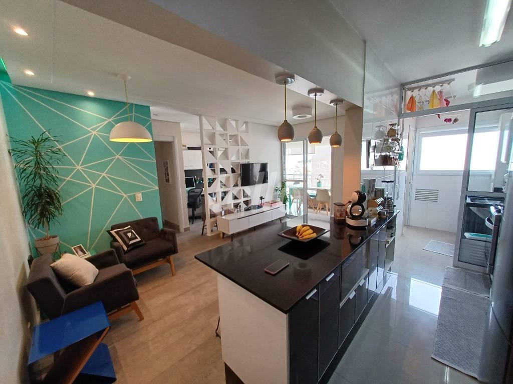 SALA de Apartamento à venda, Padrão com 76 m², 3 quartos e 2 vagas em Vila Bertioga - São Paulo