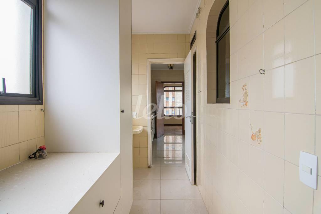 AREA DE SERVIÇO de Apartamento para alugar, cobertura - Padrão com 238 m², 3 quartos e 2 vagas em Perdizes - São Paulo
