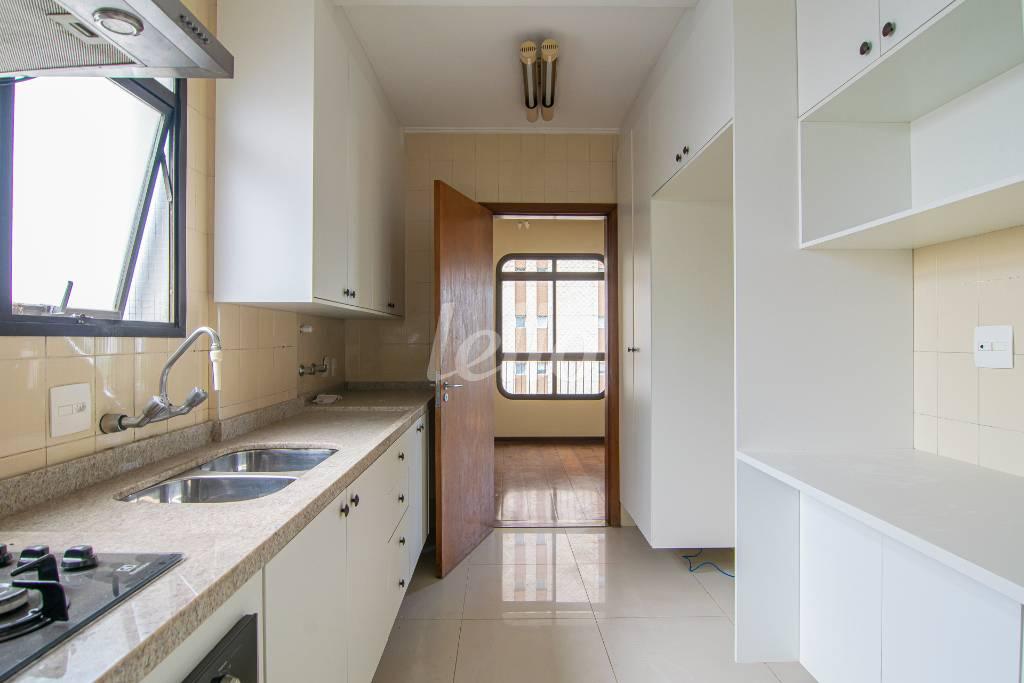COZINHA de Apartamento para alugar, cobertura - Padrão com 238 m², 3 quartos e 2 vagas em Perdizes - São Paulo