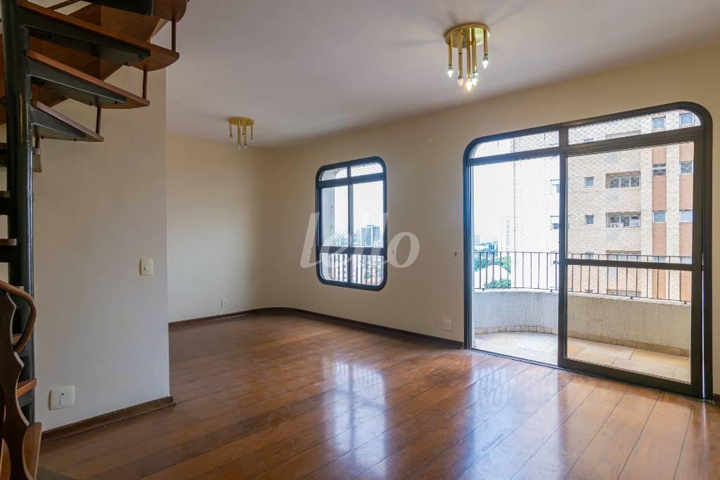 SALA de Apartamento para alugar, cobertura - Padrão com 238 m², 3 quartos e 2 vagas em Perdizes - São Paulo