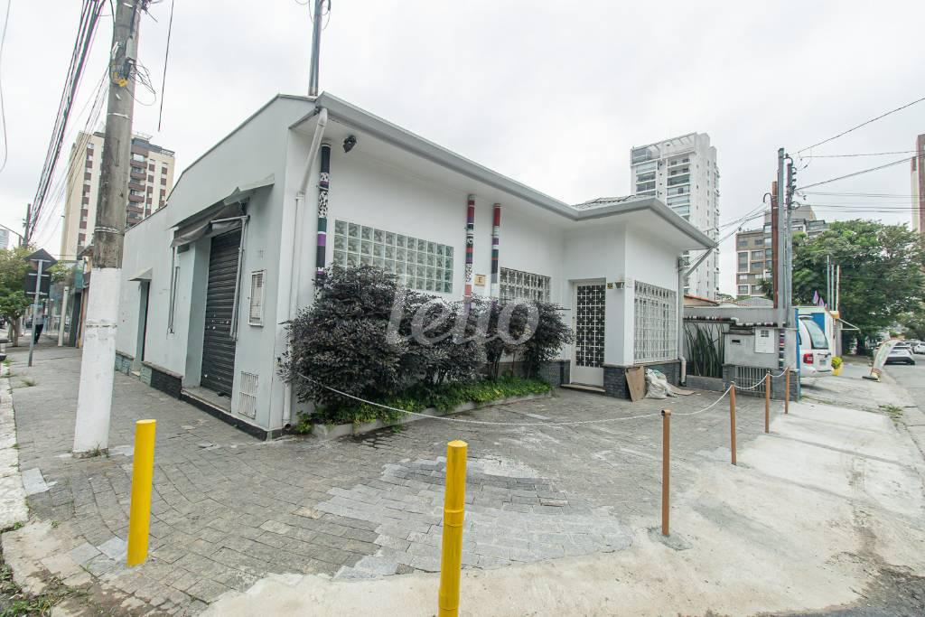 FACHADA de Casa para alugar, térrea com 200 m², 4 quartos e 3 vagas em Cidade Monções - São Paulo