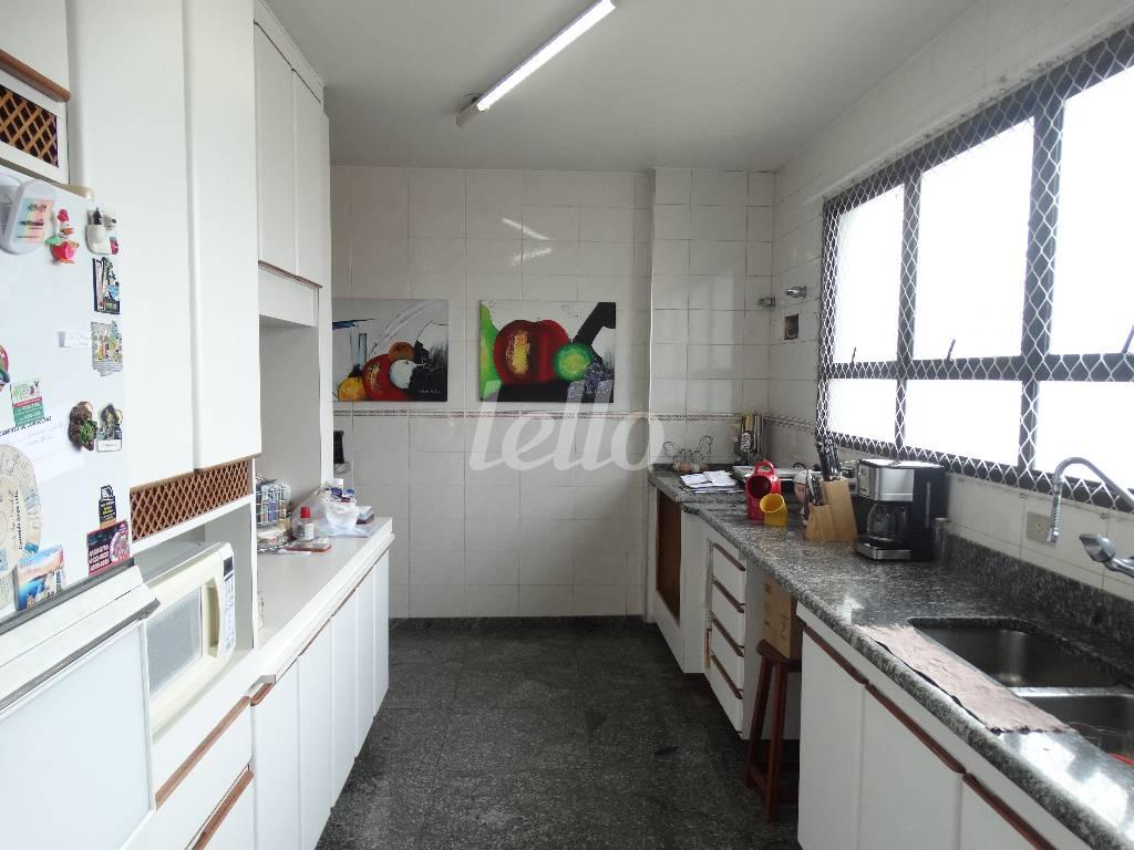 COZINHA de Apartamento à venda, Padrão com 298 m², 4 quartos e 5 vagas em Vila Bastos - Santo André