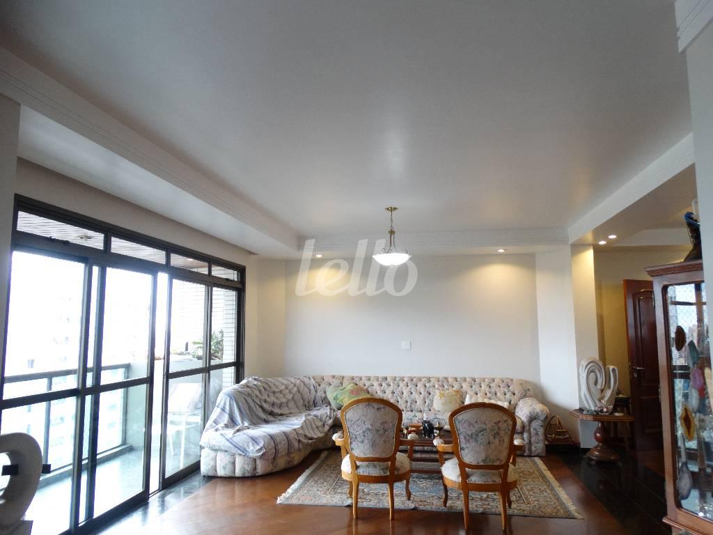 SALA de Apartamento à venda, Padrão com 298 m², 4 quartos e 5 vagas em Vila Bastos - Santo André