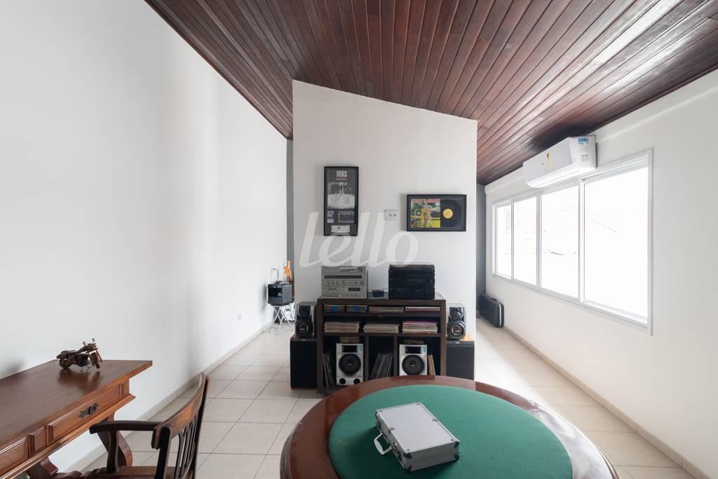 ÁREA EXTERNA de Casa à venda, sobrado com 310 m², 6 quartos e 3 vagas em Alto da Moóca - São Paulo