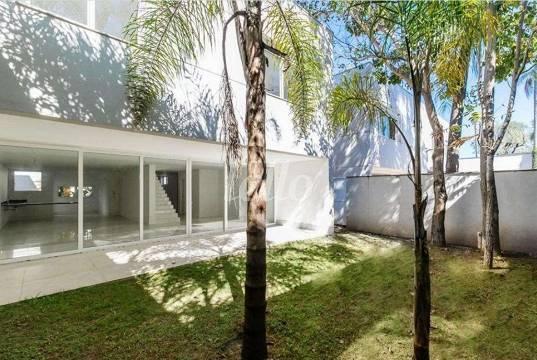 JARDIM de Casa à venda, sobrado com 483 m², 4 quartos e 5 vagas em Chácara Santo Antônio - São Paulo