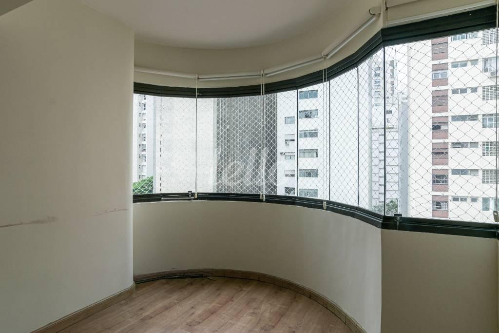 SALA de Apartamento para alugar, Padrão com 76 m², 2 quartos e 1 vaga em Jardim Paulista - São Paulo