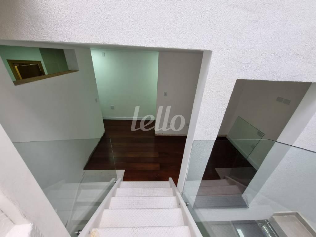 ESCADA de Casa à venda, sobrado com 259 m², 3 quartos e 2 vagas em Vila Damasio - São Bernardo do Campo