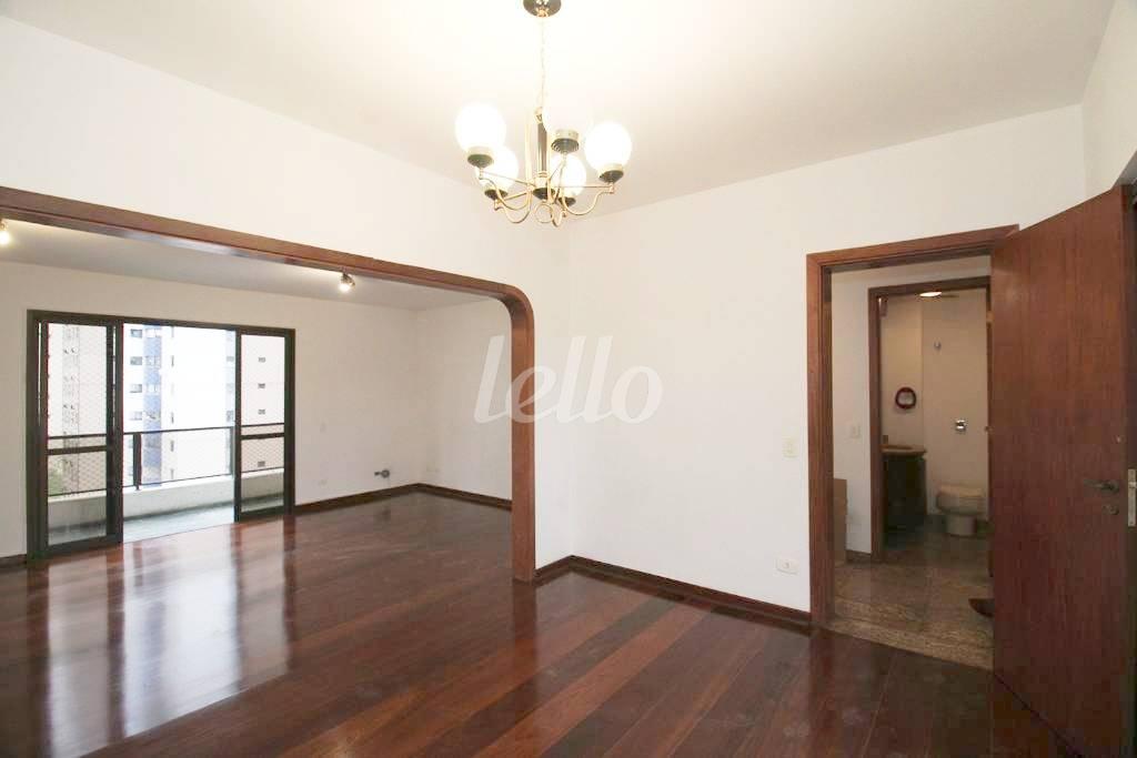 LIVING de Apartamento à venda, Padrão com 153 m², 3 quartos e 3 vagas em Vila Clementino - São Paulo