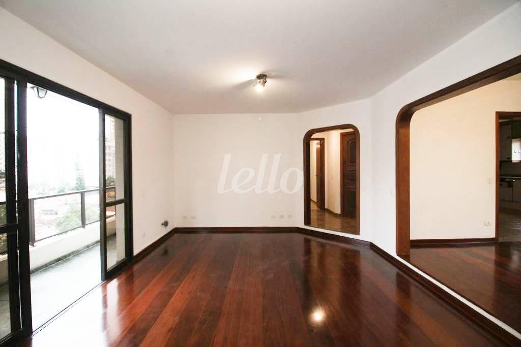 LIVING de Apartamento à venda, Padrão com 153 m², 3 quartos e 3 vagas em Vila Clementino - São Paulo