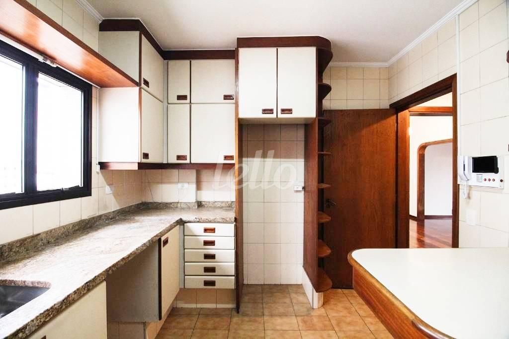 COZINHA de Apartamento à venda, Padrão com 153 m², 3 quartos e 3 vagas em Vila Clementino - São Paulo