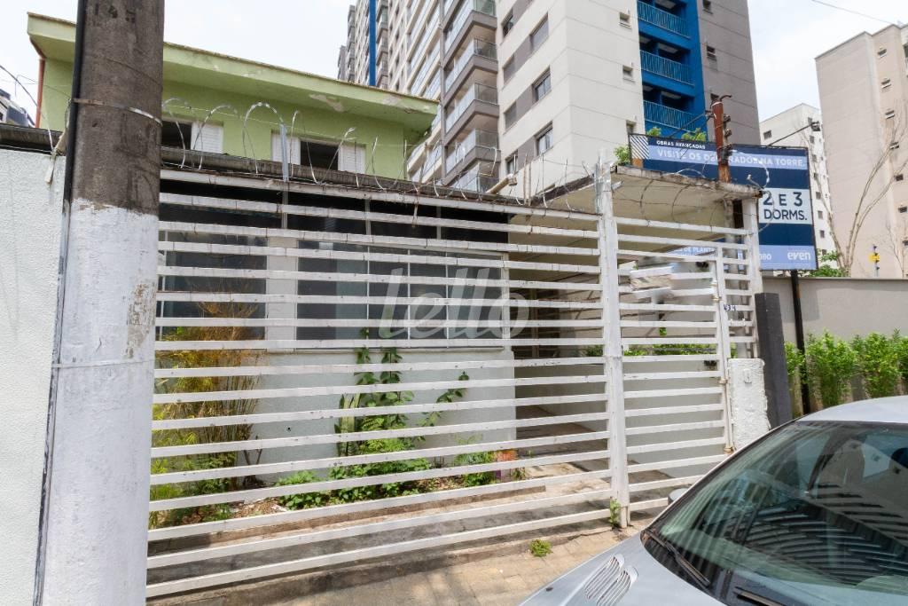 FACHADA de Casa à venda, sobrado com 320 m², 3 quartos e em Vila Monte Alegre - São Paulo