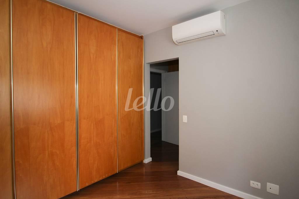 DORMITÓRIO 2 de Apartamento para alugar, Padrão com 195 m², 4 quartos e 3 vagas em Vila Nova Conceição - São Paulo