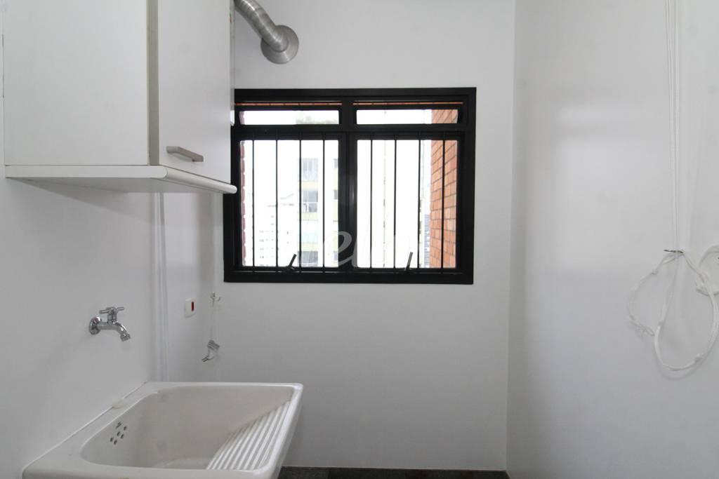 ÁREA DE SERVIÇO de Apartamento para alugar, Padrão com 195 m², 4 quartos e 3 vagas em Vila Nova Conceição - São Paulo
