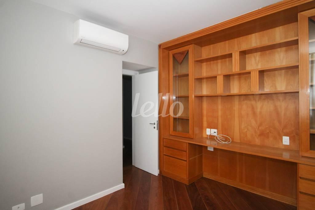DORMITÓRIO 1 de Apartamento para alugar, Padrão com 195 m², 4 quartos e 3 vagas em Vila Nova Conceição - São Paulo