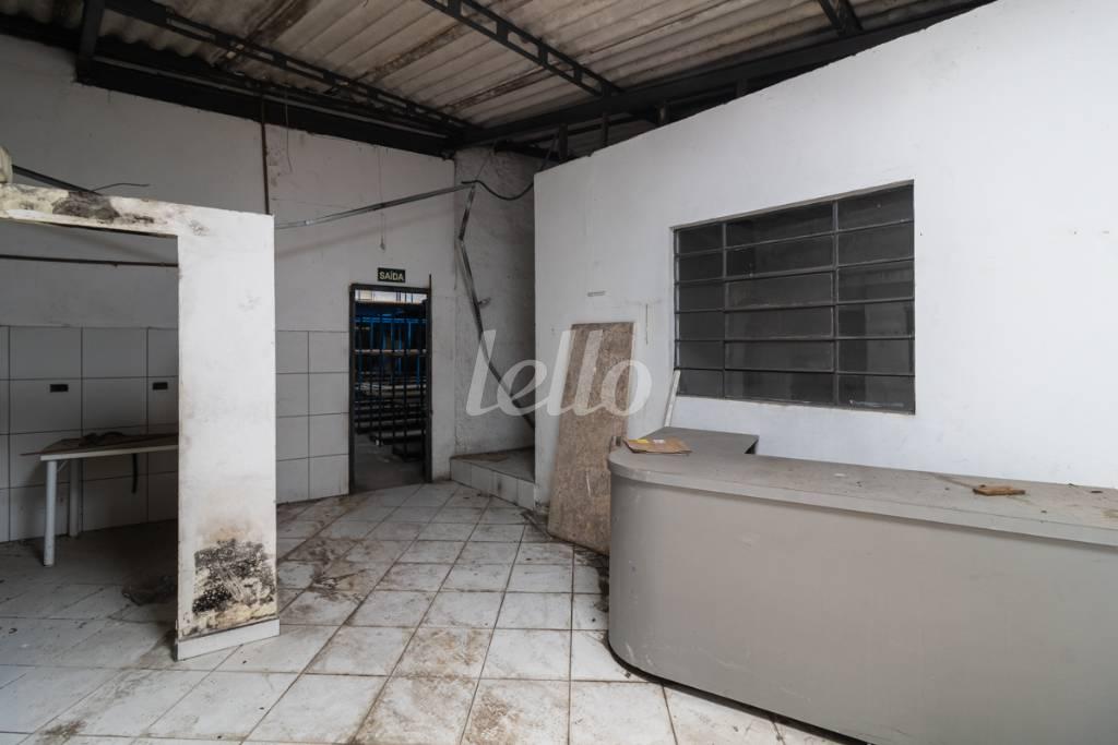 24 ÁREA EXTERNA de Salão para alugar, Padrão com 400 m², e 3 vagas em Vila América - Santo André