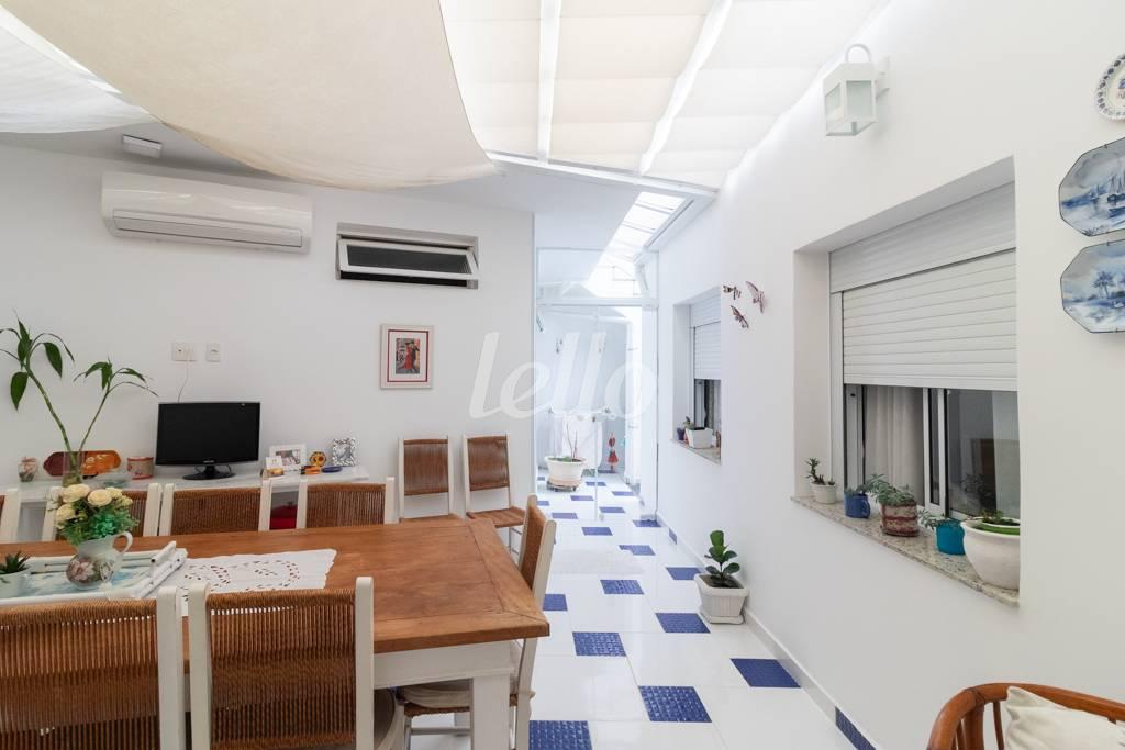 ESPAÇO GOURMET de Casa à venda, térrea com 278 m², 3 quartos e 2 vagas em Vila Bertioga - São Paulo