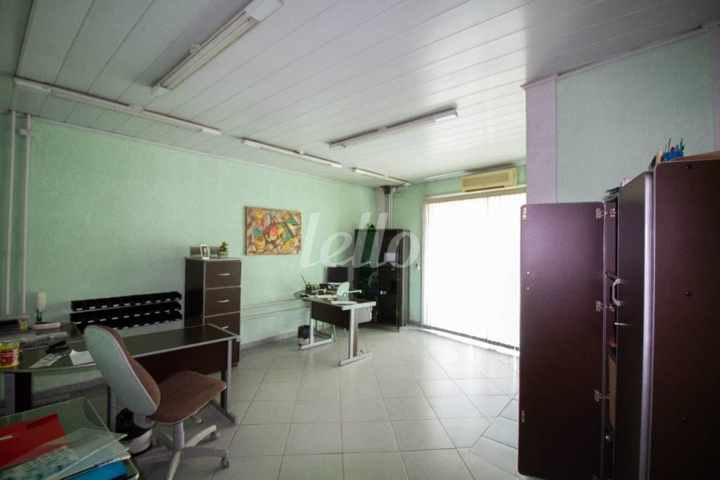 SALA 2 SOBRELOJA de Loja para alugar, Padrão com 700 m², e 2 vagas em Vila Formosa - São Paulo