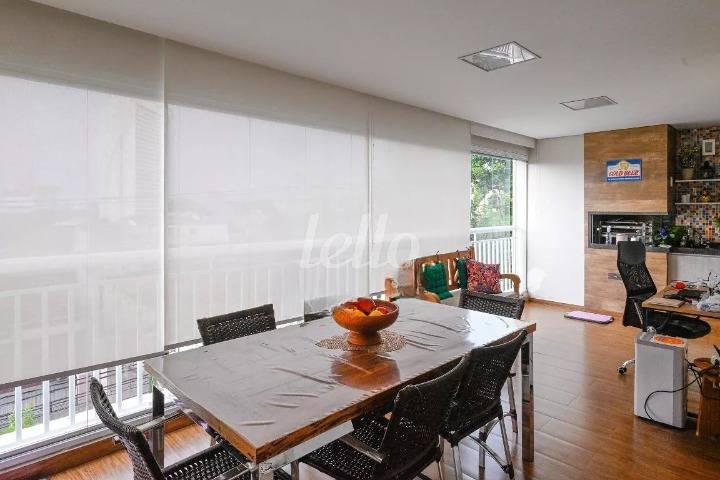 VARANDA de Apartamento à venda, Padrão com 127 m², 3 quartos e 2 vagas em Vila Firmiano Pinto - São Paulo