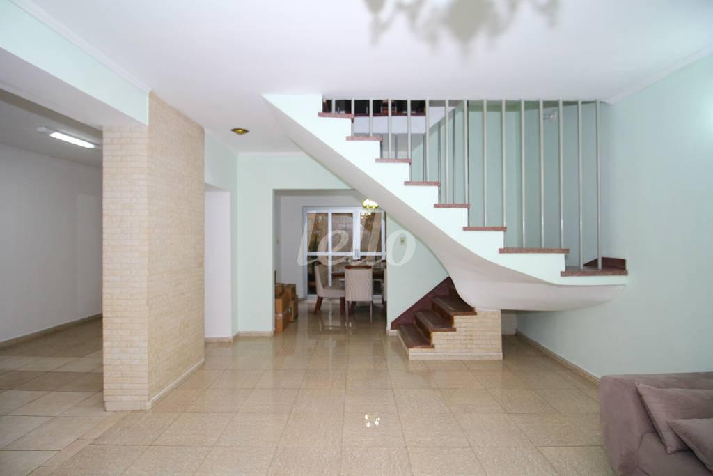 SALA DE ESTAR de Casa para alugar, sobrado com 175 m², 4 quartos e 3 vagas em Jd. Nossa Sra. Aparecida - São Paulo
