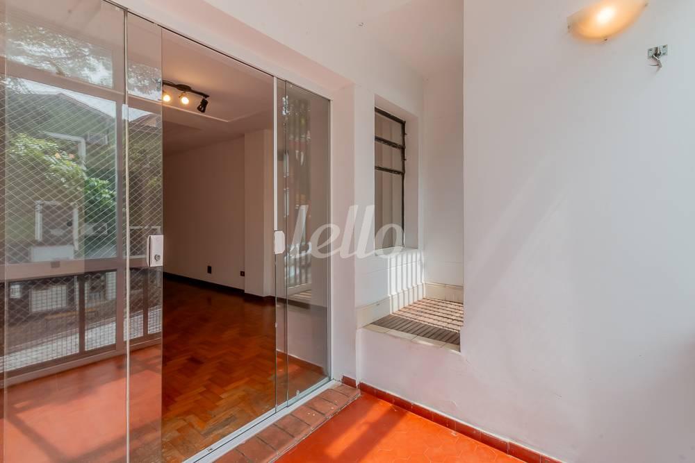 VARANDA de Apartamento à venda, Padrão com 125 m², 3 quartos e 1 vaga em Pinheiros - São Paulo