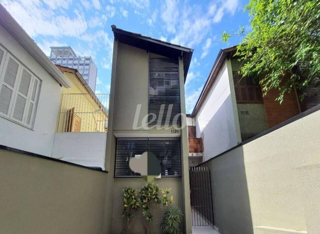 FACHADA de Casa para alugar, sobrado com 138 m², 3 quartos e 1 vaga em Campo Belo - São Paulo