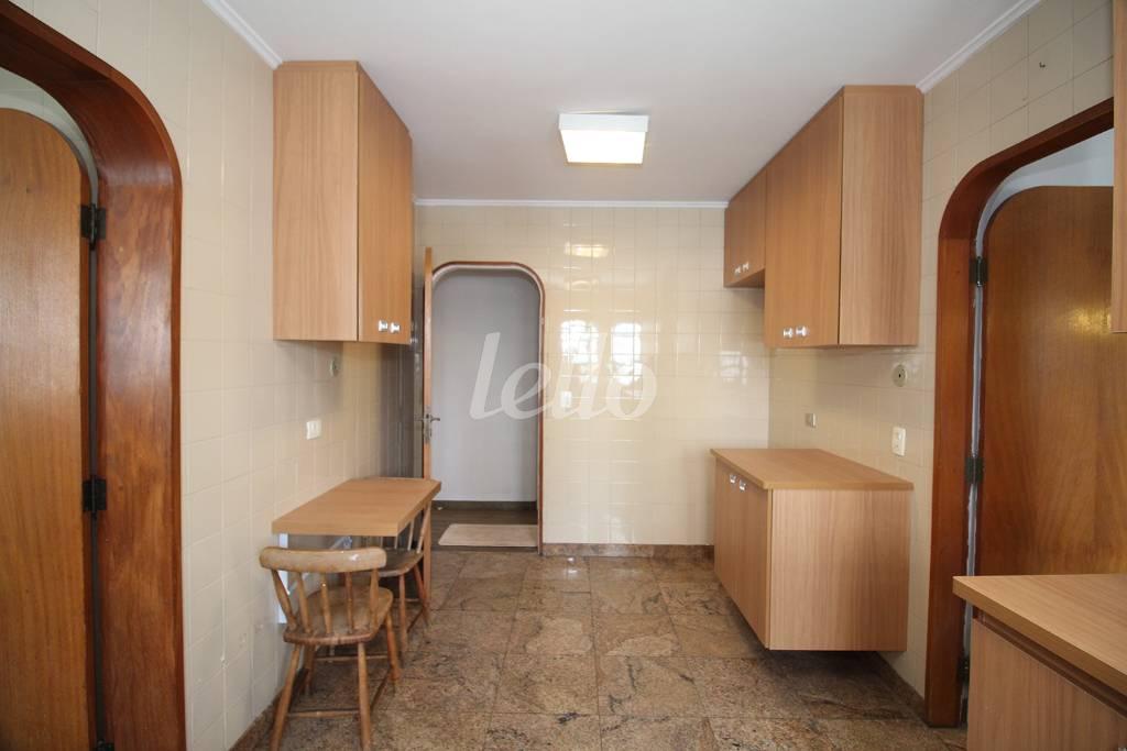 COZINHA de Apartamento para alugar, Padrão com 194 m², 3 quartos e 3 vagas em Indianópolis - São Paulo