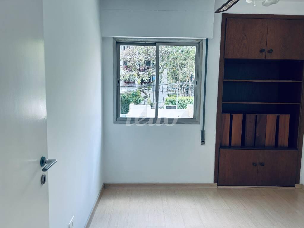 DORMITORIO de Apartamento à venda, Padrão com 68 m², 2 quartos e 1 vaga em Indianópolis - São Paulo