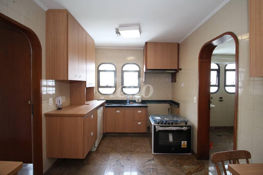 COZINHA de Apartamento para alugar, Padrão com 194 m², 3 quartos e 3 vagas em Indianópolis - São Paulo