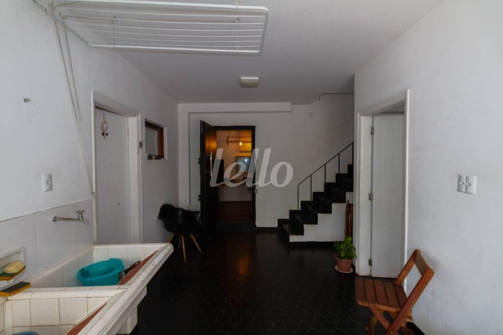 ÁREA DE SERVIÇO de Casa para alugar, sobrado com 400 m², 2 quartos e 11 vagas em Lapa - São Paulo