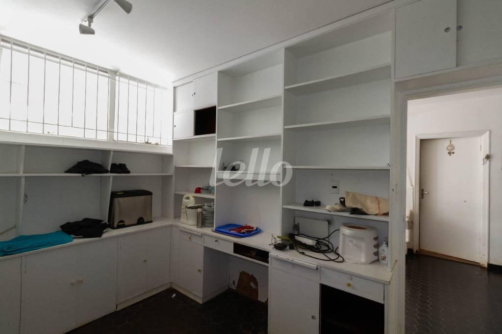 DESPENSA de Casa para alugar, sobrado com 400 m², 2 quartos e 11 vagas em Lapa - São Paulo