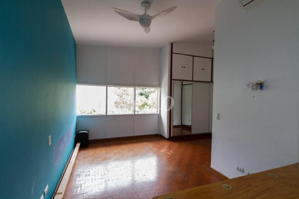 DORMITÓRIO 1 SUÍTE de Casa para alugar, sobrado com 400 m², 2 quartos e 11 vagas em Lapa - São Paulo