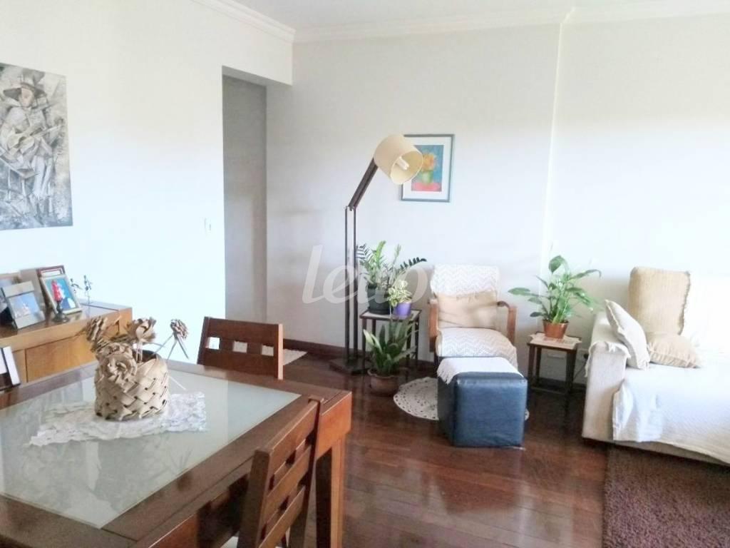 LIVING de Apartamento à venda, Padrão com 72 m², 3 quartos e 1 vaga em Vila Firmiano Pinto - São Paulo