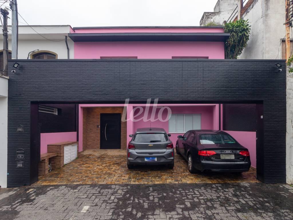 FACHADA de Casa à venda, sobrado com 198 m², e 3 vagas em Jardim da Glória - São Paulo