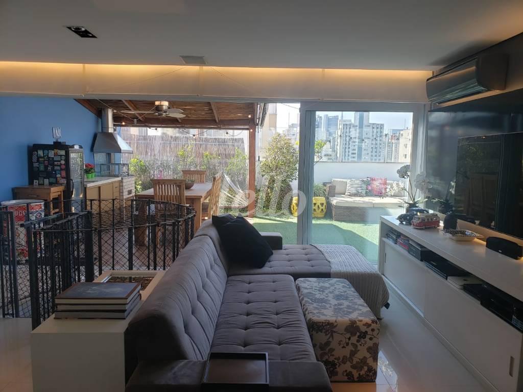 HOME THEATER de Apartamento à venda, Duplex com 168 m², 2 quartos e 1 vaga em Pinheiros - São Paulo