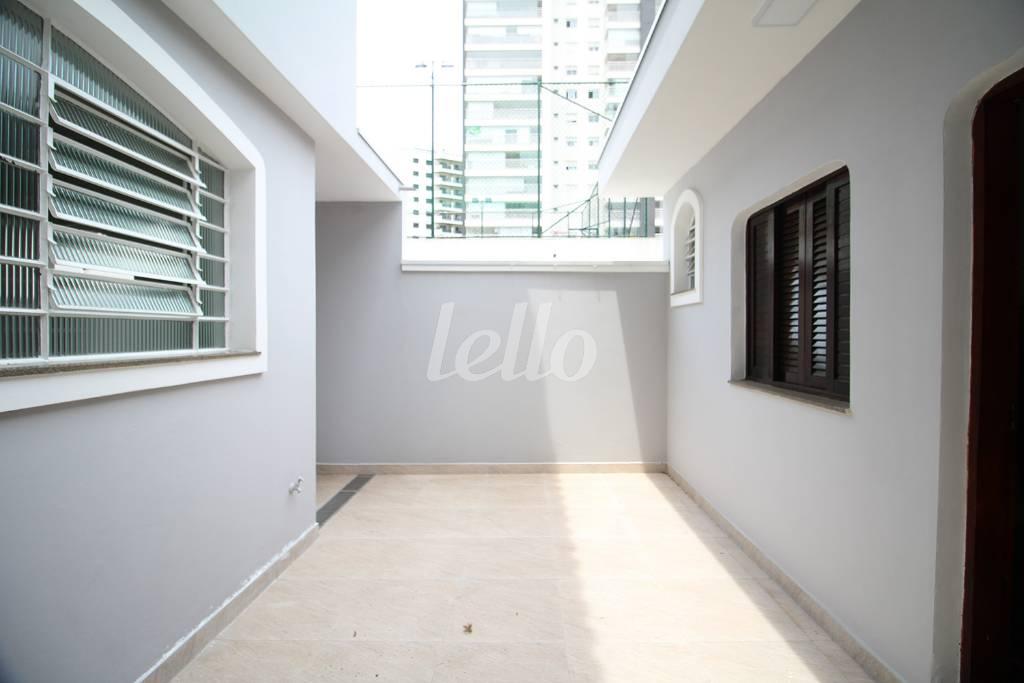 FUNDOS de Casa para alugar, sobrado com 200 m², 3 quartos e 2 vagas em Chácara Inglesa - São Paulo