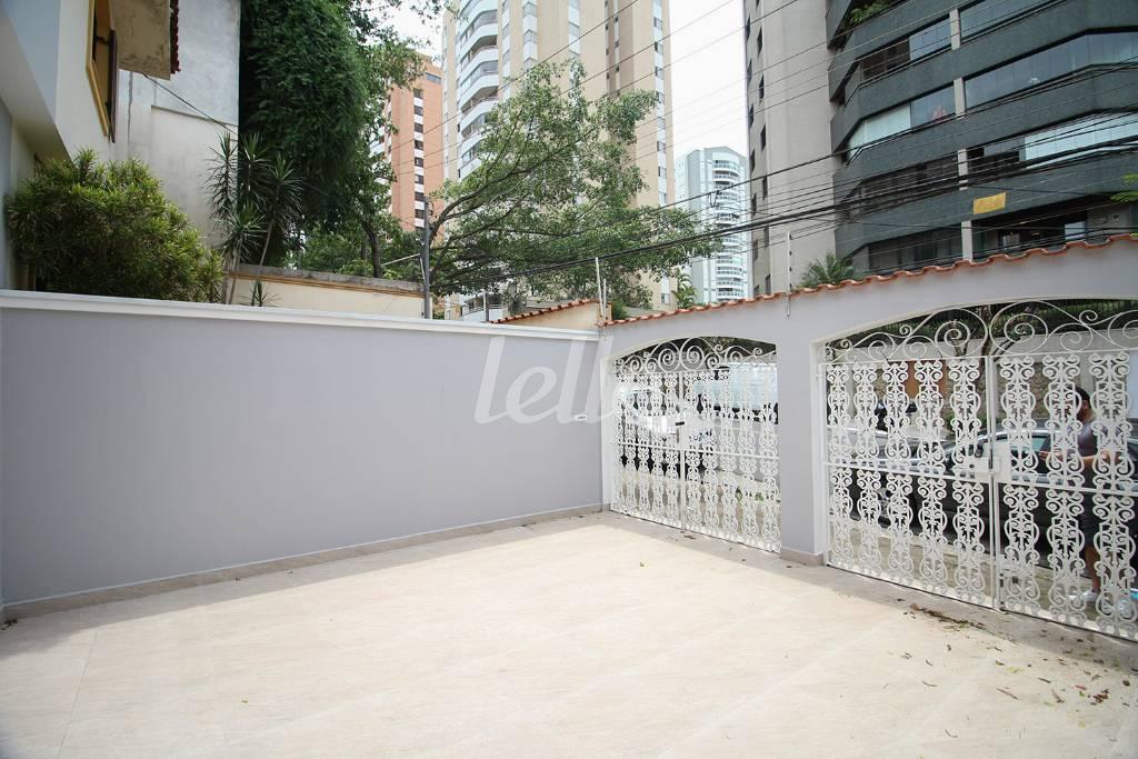 GARAGEM de Casa para alugar, sobrado com 200 m², 3 quartos e 2 vagas em Chácara Inglesa - São Paulo