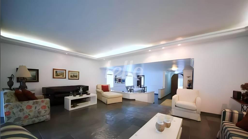 SALA de Casa para alugar, assobradada com 365 m², 3 quartos e 4 vagas em Jardim dos Estados - São Paulo